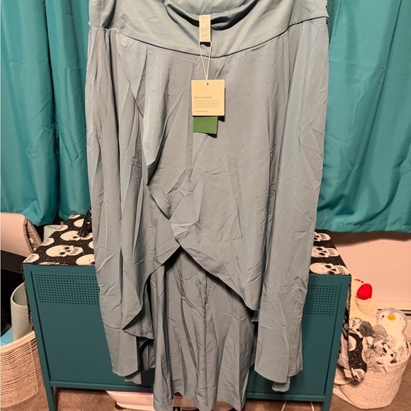 BNWT HALARA 1x High-Low Teal Skirt with shorts - Picture 2 of 6